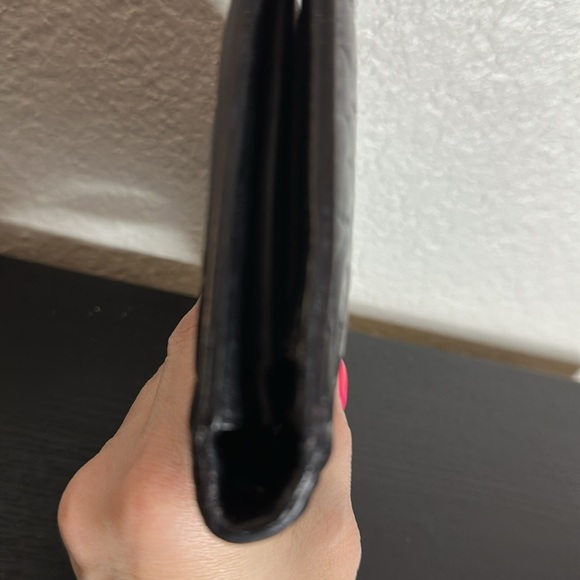 EUC Chanel Camelia wallet- no wear on edges- black. - Picture 6 of 10